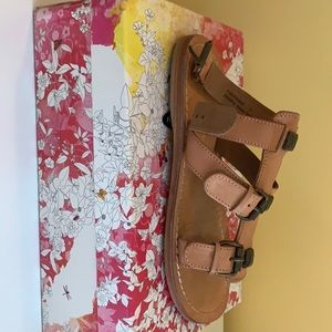Chinese laundry size 7 sandals